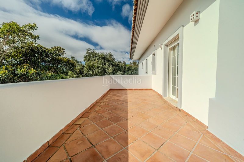 Foto 3d1ec47b-ef67-4745-afcb-400a4d645863. Xalet amb aparcament piscina a Sotogrande alto Sotogrande