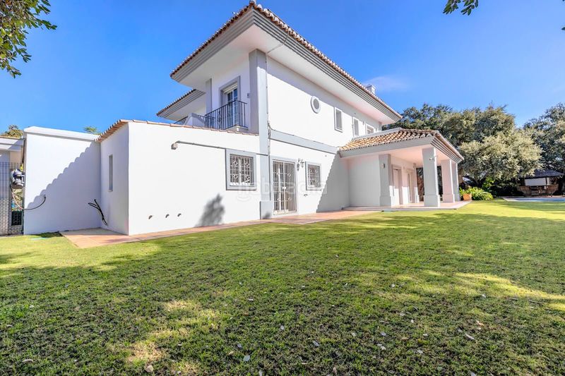 Foto 58f2a8d7-1363-4871-97be-4f401cfff810. Xalet amb aparcament piscina a Sotogrande alto Sotogrande