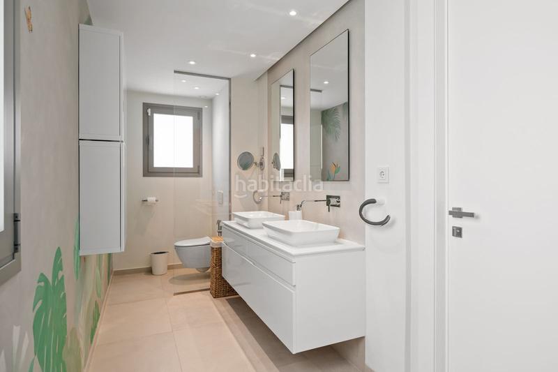 Foto 70aaf1aa-f264-4ab3-ba97-a5f7eec89269. Ground floor with parking pool in Los Naranjos Marbella