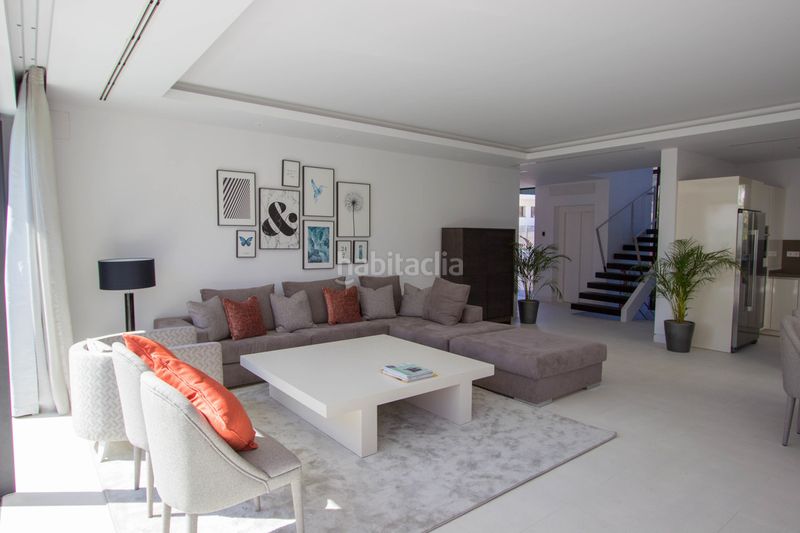 Foto 0d8dad5e-602f-4893-a1af-145f3401e863. Chalet mit parking pool in Puerto Banús Marbella