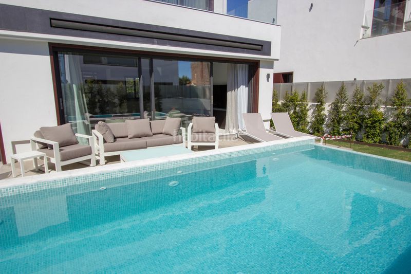 Foto 6840fedc-37b3-4dd1-87fc-06a16584df23. Chalet mit parking pool in Puerto Banús Marbella