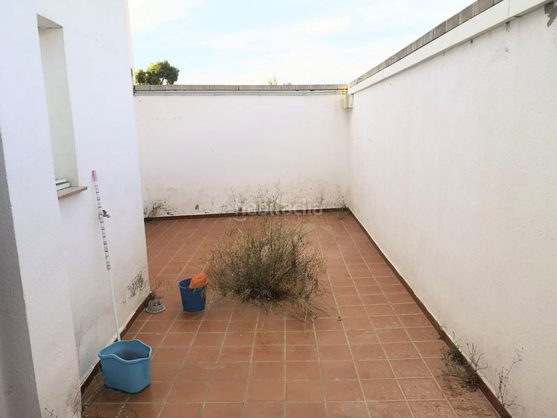 Foto 741fcd8a-b33e-4a24-957a-a8e90dc184bc. Casa adosada en Requena