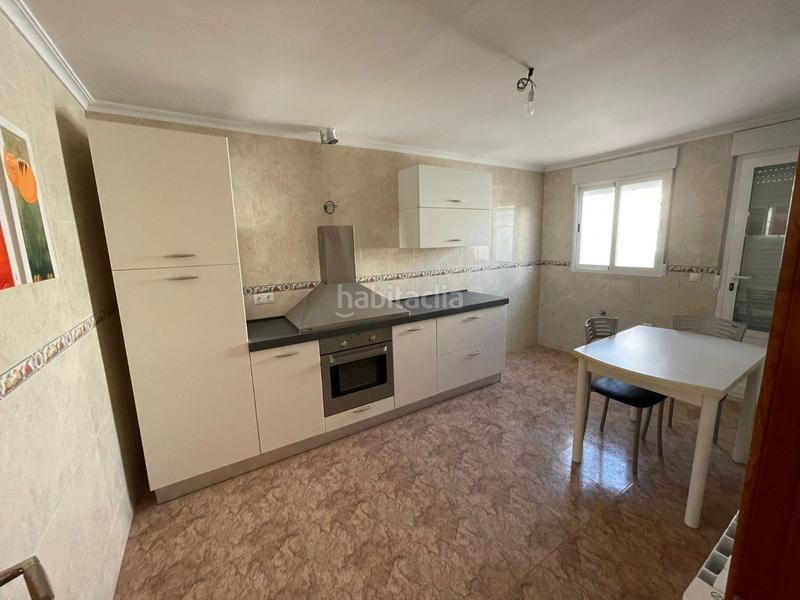 Foto 8d118f37-12e6-480c-8893-57283fae9c9e. Casa adosada en Requena