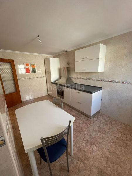 Foto ff83a449-9c29-47f3-a221-115a6513c152. Casa adosada en Requena