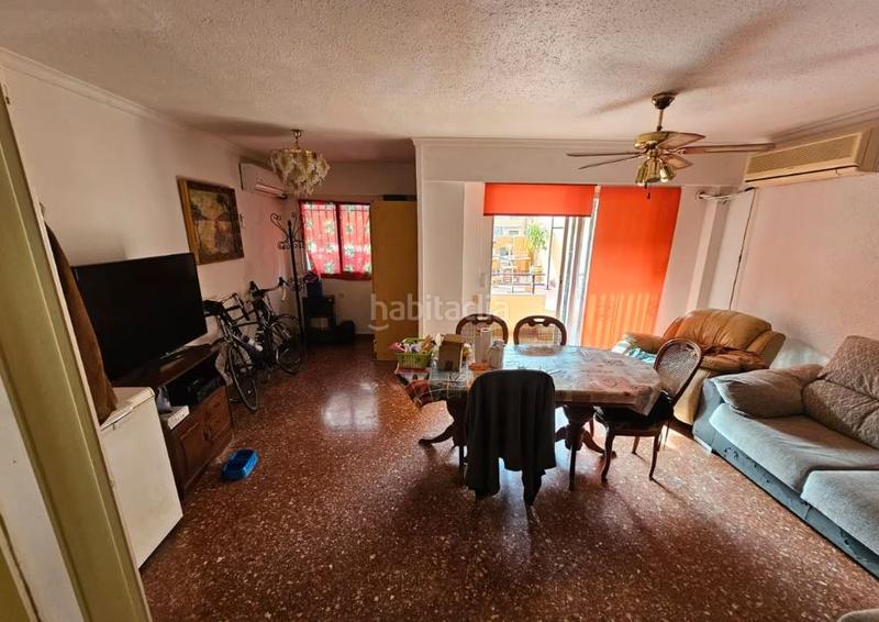 Foto eecbbde2-5f49-4f2d-a510-f5a4a2046a40. Piso amplio piso con terraza, perfecto para disfrutar del aire libre sin salir de casa. en Valencia