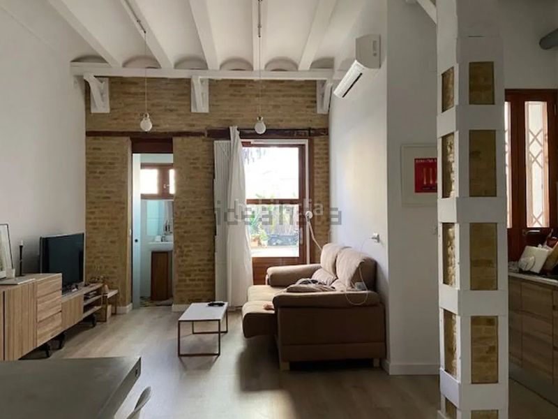 Foto b1c5b825-b527-4955-96f9-755925176da1. Piso en Russafa Valencia