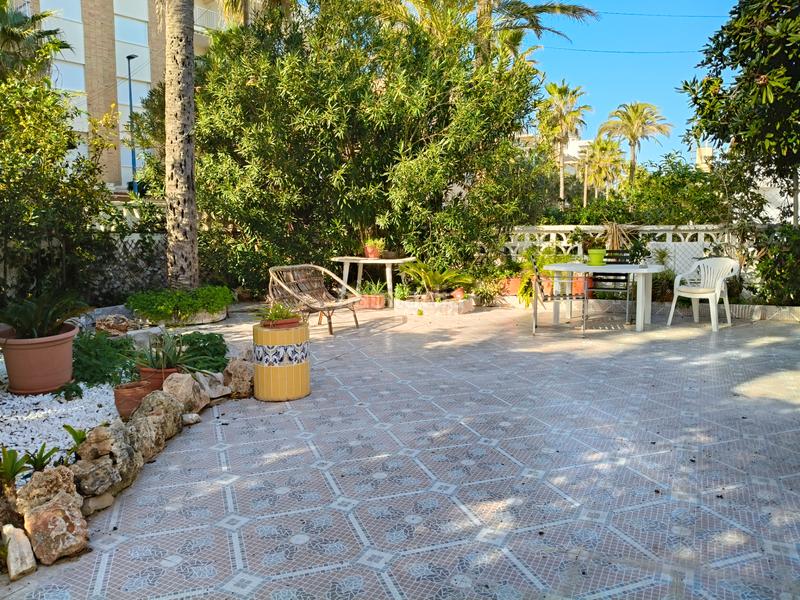 Foto 1adb2175-e83a-4fcc-9b86-014677c348c5. Chalet en avinguda de frança 37 ref_v321. chalet primera linea playa en Miramar