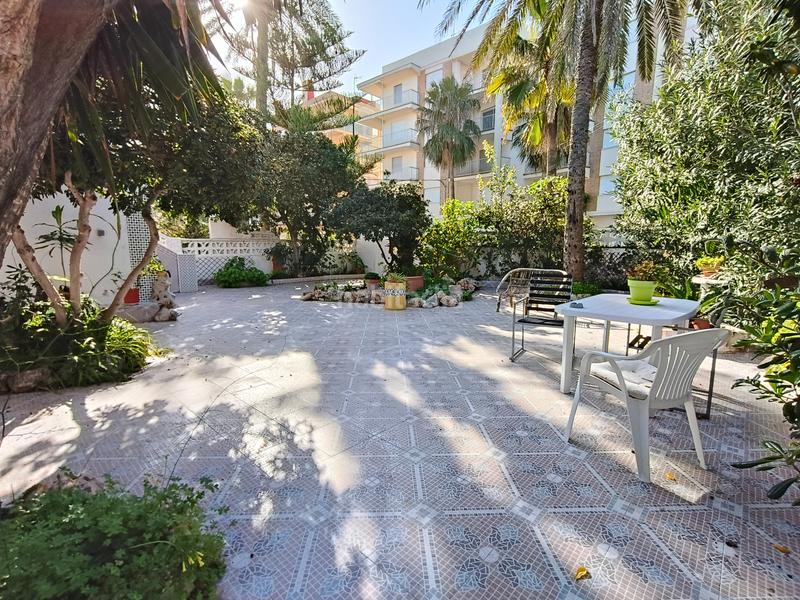 Foto f6293875-55ba-49ce-8d98-7298ea788281. Chalet en avinguda de frança 37 ref_v321. chalet primera linea playa en Miramar