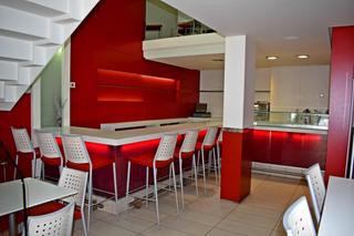Local commercial à Carrer del poeta querol 14. Ref_v128. local cafeteria centro oliva