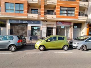 Location Local commercial à Carrer reis catòlics 44. Ref_a139. local de grandes dimensiones zona esclavas