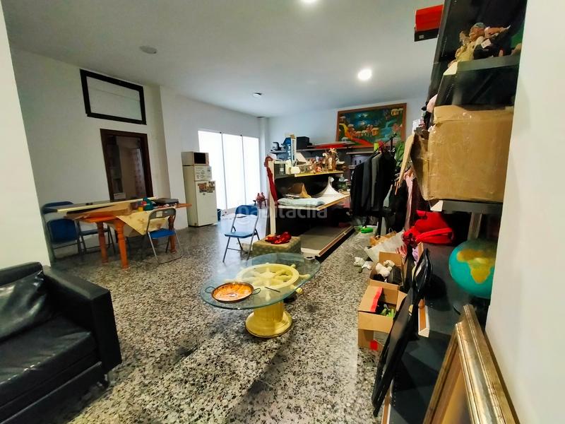 Foto 797feb20-e766-41f1-817f-4a4d7bb2eb73. Local comercial a carrer pintor francesc ribalta 8 a Gandia