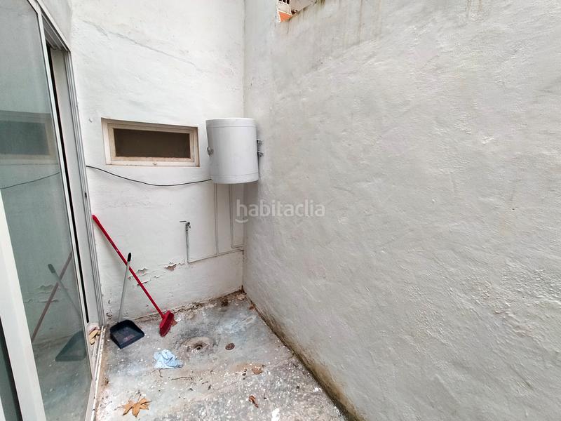 Foto bc919fdd-c2e5-4596-8571-0bc5bd90ea33. Local comercial a carrer pintor francesc ribalta 8 a Gandia