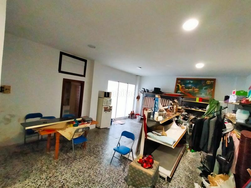 Foto c52d2e9c-2194-4967-ba36-8dd362337081. Local comercial a carrer pintor francesc ribalta 8 a Gandia