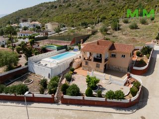 Chalet in Urbanizaciones. Ref_v383.magnifico chalet con piscina - terraza - placas solares