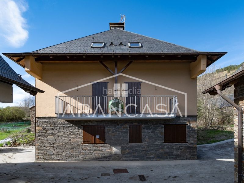 Foto b8622a8e-8cc8-4a33-9caf-bc9a1f8ae8fa. Casa amb aparcament a Arres