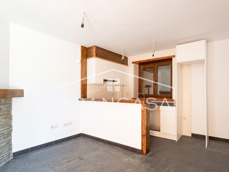 Foto c3286402-1a48-4c33-ada0-b6fd3a480527. Casa amb aparcament a Arres
