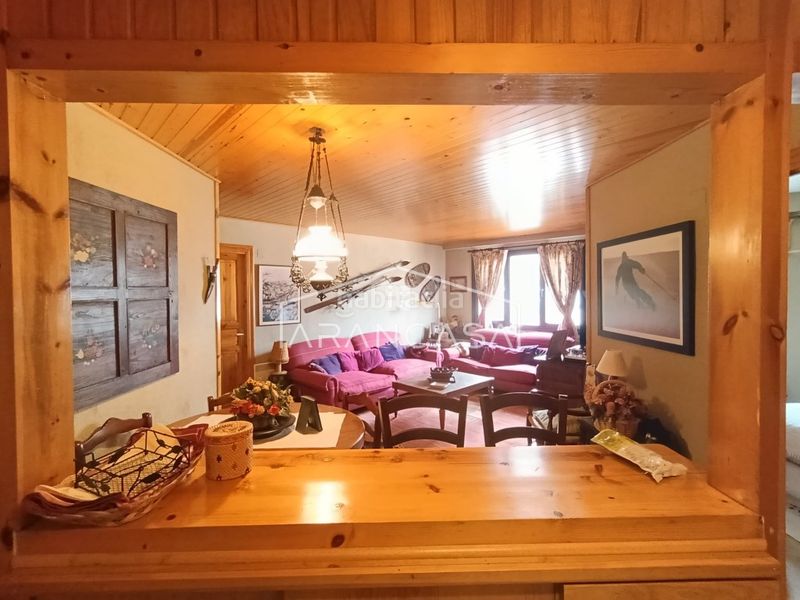 Foto 77bfd0e7-120d-4884-bdc0-bbb528472ef2. Apartamento  en edificio aiguarreta en Vielha e Mijaran