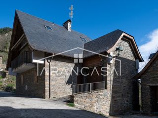 House  Calle sant fabia. Casa unifamiliar en arres de jos