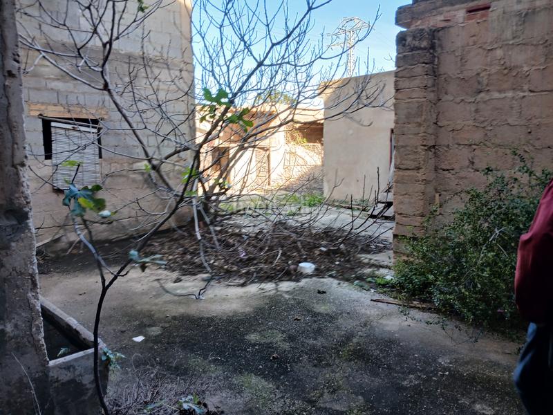 Foto b5e05fdf-79f2-4cd4-b5e0-22d7bfedbf05. Finca rústica a Llaurí