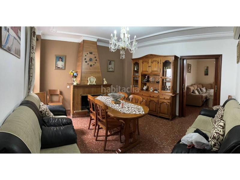 Foto 3823b8e5-545e-456c-be08-57d4ad3df311. Casa amb aparcament a Morón de la Frontera