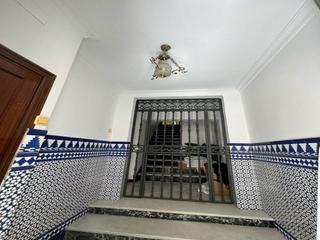 Maison à Morón de la Frontera. Casa con local amplio en la planta baja y arriba piso independie