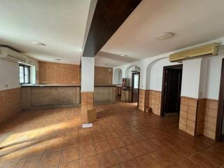 Maison à Morón de la Frontera. Piso  duplex con local en los salesianos