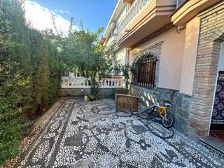 Maison à Morón de la Frontera. Casa con porche sin muebles