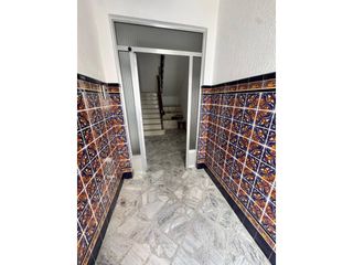 Casa in Morón de la Frontera. Casa con dos viviendas con cochera
