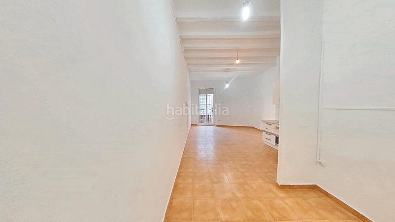 Foto b34e9c28-3440-411e-9eb9-060fc423c11f. Estudio en Raval Barcelona