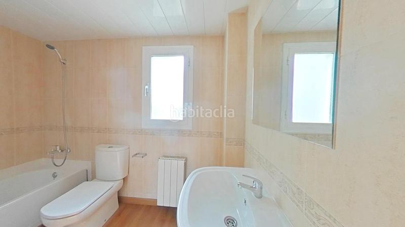 Foto d5eb5b6d-9782-466e-bad9-b37c4669eab7. Piso en Xúquer Terrassa