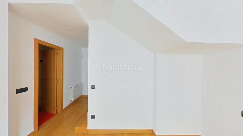Foto 51e8d424-b9a1-4414-8495-a87aaf965121. Duplex with heating parking pool in Canillas Madrid