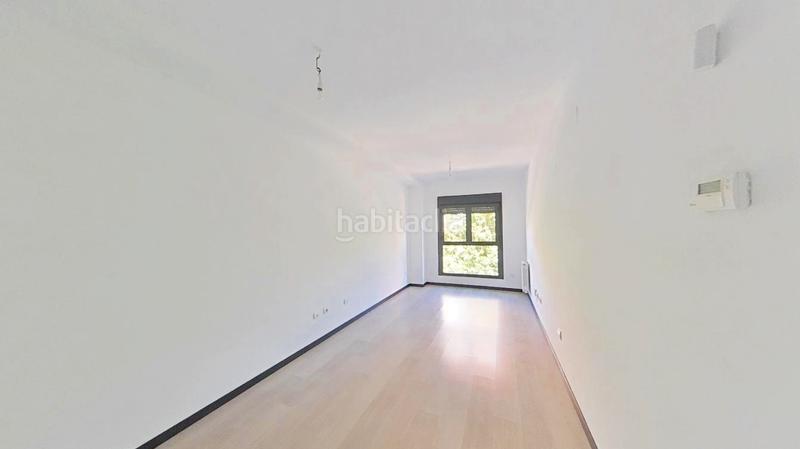 Foto 5185b2db-e5a8-4831-aa16-4cb67e4a0f25. Flat with heating parking pool in San Fermín Madrid