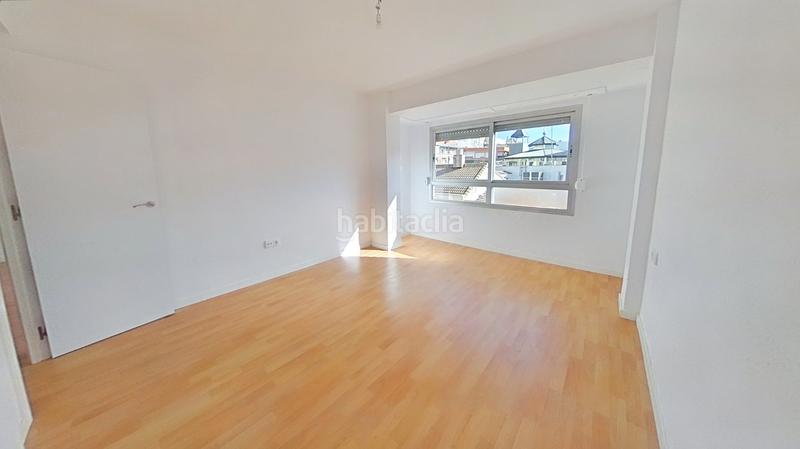 Foto fe7bb59f-64f5-43ad-8ead-d8e11e4b0bdd. Piso en Mont Olivet Valencia