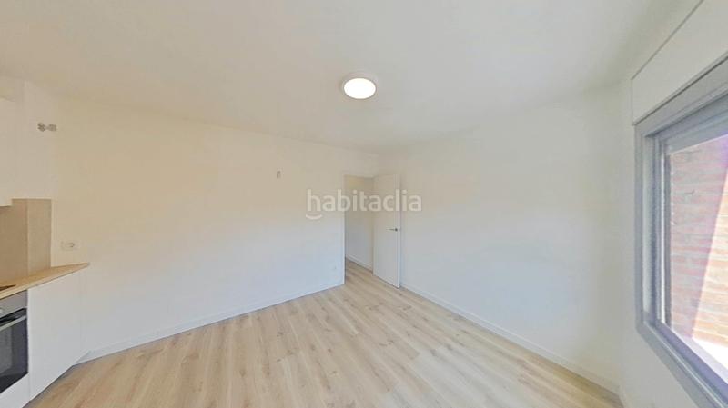 Foto 2f2b6d0a-3200-472b-af11-bddc68960987. Piso en Santa Rosa Santa Coloma de Gramenet