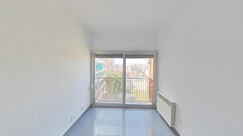 Foto 04e0d366-cc91-4c88-86cb-75d9e3de710f. Piso en Llefià Badalona