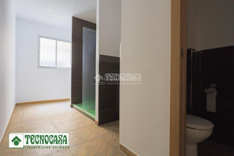 Foto c4b1b3b1-4ed0-4dfc-a580-5f47cea3cd44. Local comercial a Maracena