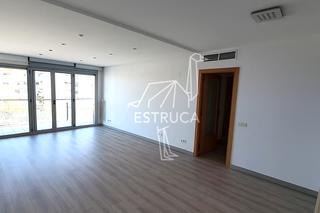 Pis  Carrer de la mar tirrena. Precioso piso con piscina y plaza de parquing