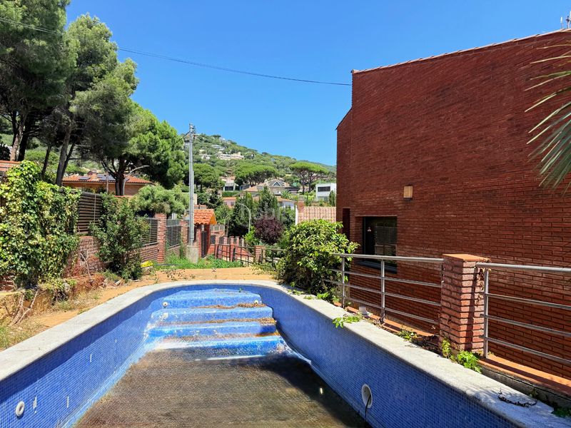 Foto c4a5b136-bccc-4ca1-b349-0cef142f5a48. Xalet amb aparcament piscina a Premià de Dalt