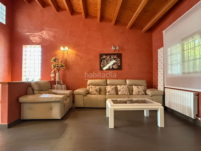 Foto 2d0f885a-57b7-43d4-a1ea-70ec66d88379. Casa amb xemeneia calefacció aparcament piscina a Vilanova del Vallès