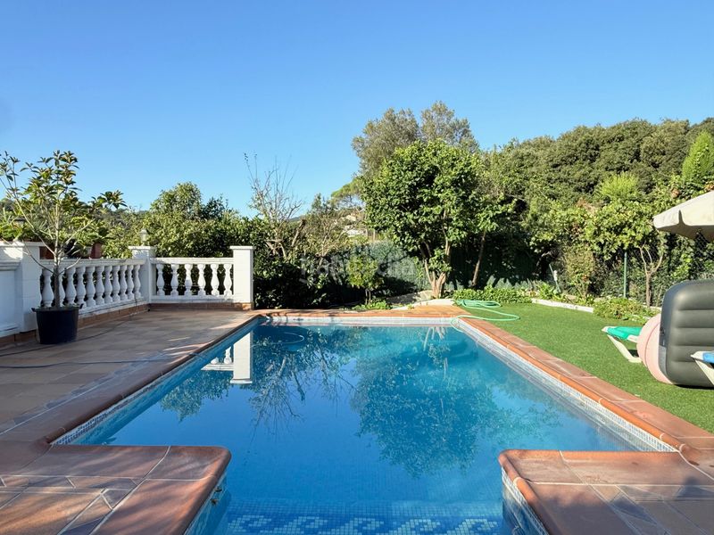 Foto 4cc3e76b-d636-4c4f-ad48-1e05c0af1511. Casa amb xemeneia calefacció aparcament piscina a Vilanova del Vallès