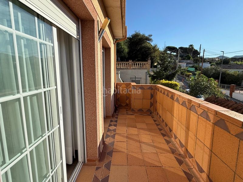 Foto c8cfd73b-9ec2-4ea7-9c61-dc04aff7f782. Casa amb xemeneia calefacció aparcament piscina a Vilanova del Vallès