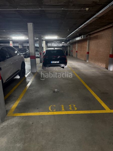 Foto 65f29c38-dfb5-4216-83fe-2aff00213731. Aparcament cotxe a Port Badalona
