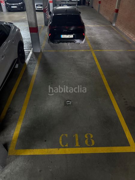Foto 8dd25d7c-a546-4ea6-9a62-28e93e707bad. Aparcament cotxe a Port Badalona