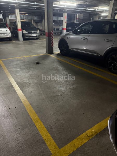 Foto e7cf411b-3863-4ad9-b1d1-09c05ca52cec. Aparcament cotxe a Port Badalona