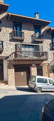 Semi detached house in Avinguda de vila-seca 24. Fantàstic casa / xalet pareat en venda a bagà!
