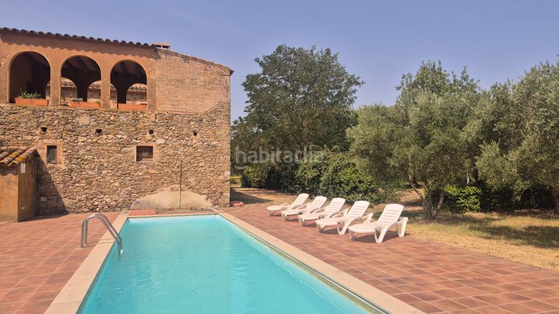 Foto 1576125f-8c53-4639-9b77-44a187baaefc. Masia amb calefacció aparcament piscina a Verges