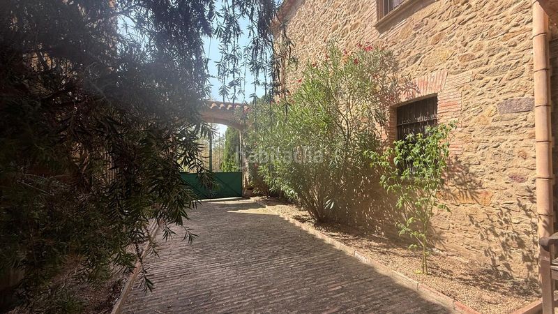 Foto dbfe9ac7-bd56-445e-ab11-d08b1c2d9fa9. Masía en Verges