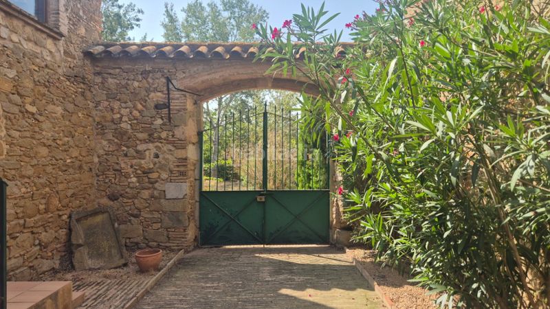Foto e56abb52-3eaa-43bd-a359-ca21b004321a. Masia amb calefacció aparcament piscina a Verges
