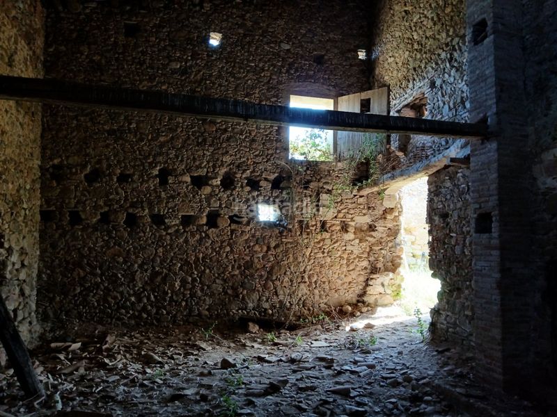 Foto fa80a0f1-295b-47eb-a239-96f9975adc5d. Masia a Corçà
