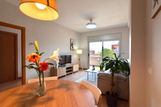 Pis  Carrer terranova 11. Luminoso piso de dos habitaciones,  con terraza y listo para ent